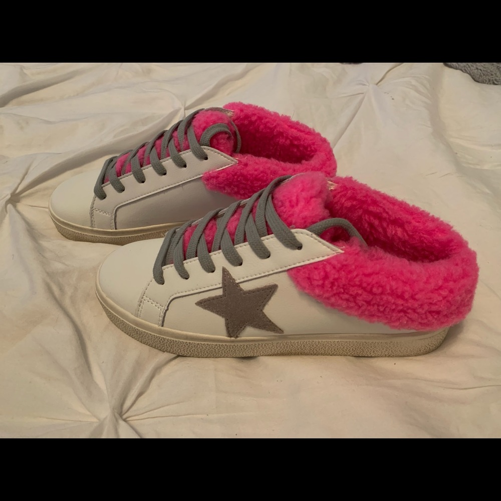 STEVE MADDEN POLARIS STAR SLIP-ON SNEAKER